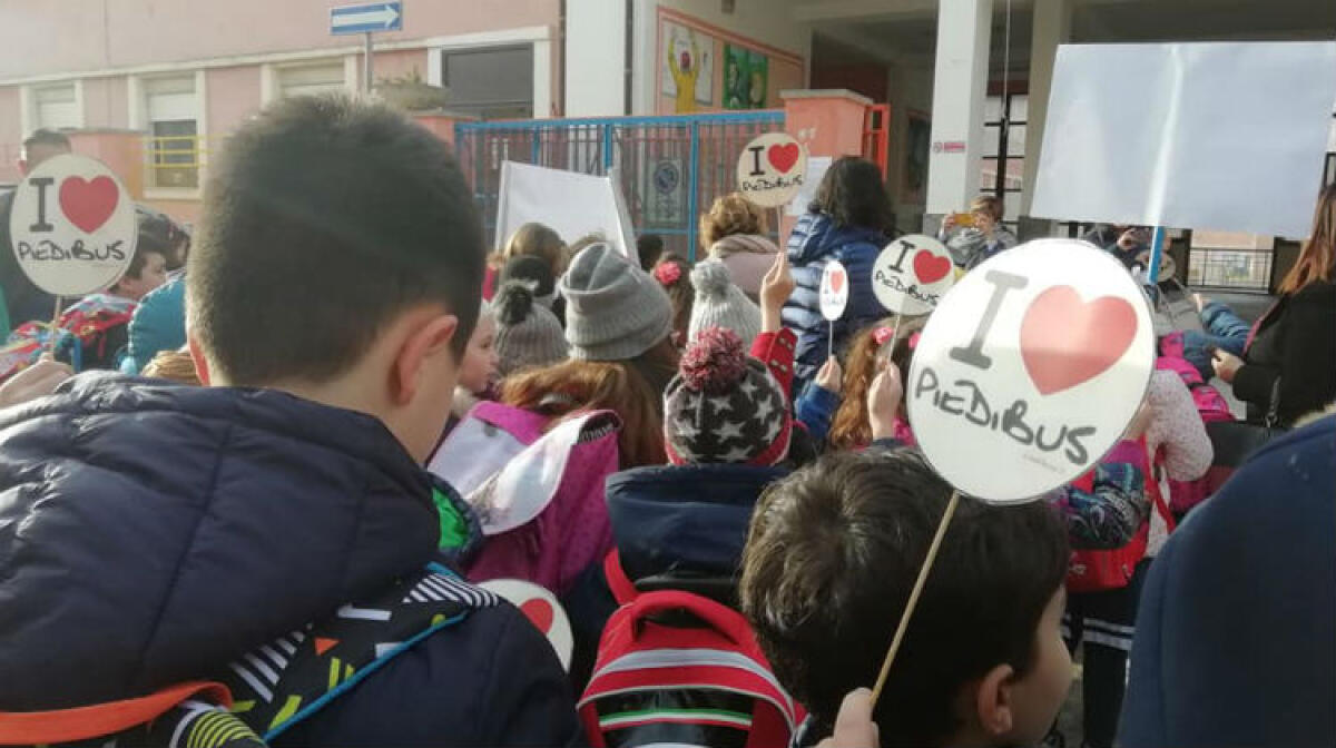 "Lasciamo le auto a casa e rispettiamo le strade scolastiche", l'appello della Fiab - 