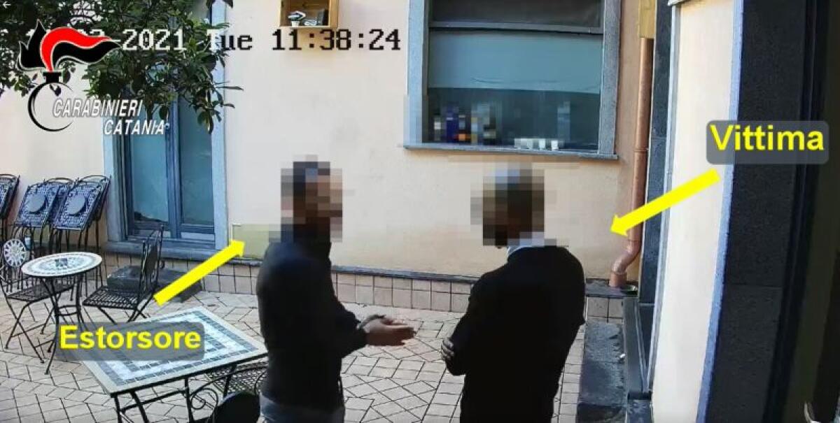 Estorsione al titolare di un bar-ristorante, un arresto nel Catanese - 