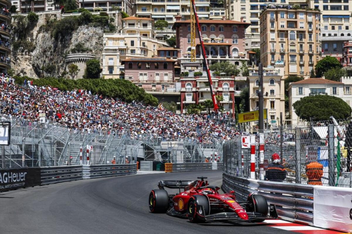 Gp Monaco, prima fila Ferrari con Leclerc e Sainz - 