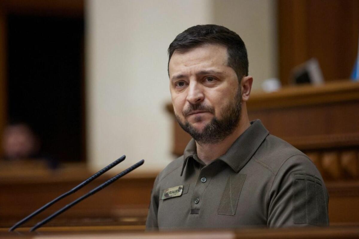 Zelensky visita le truppe sul fronte a Kharkiv - 