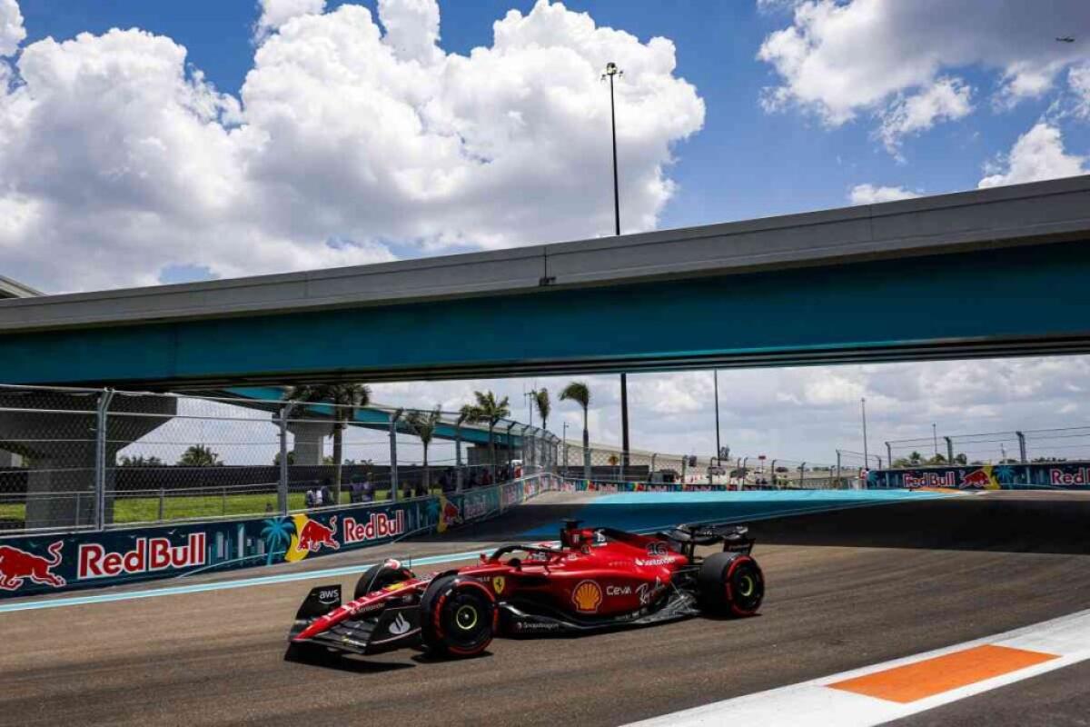 Prima fila Ferrari a Miami: pole Leclerc davanti a Sainz - 