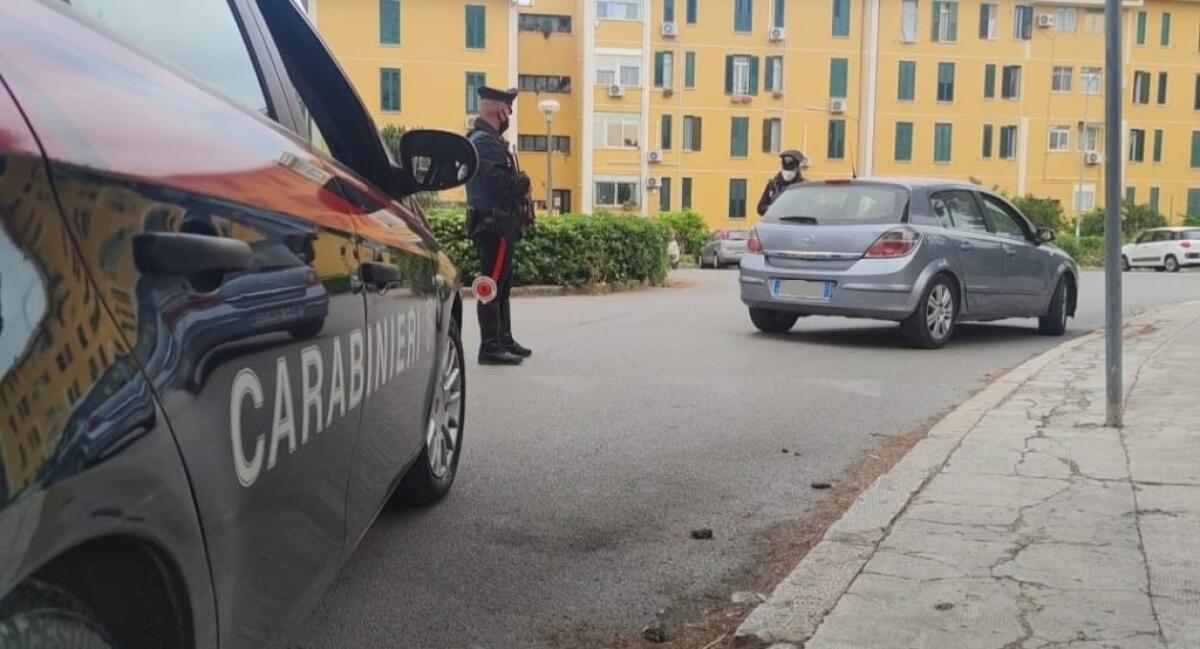 Tre lavoratori in nero in un locale, alimenti scaduti in altra attività: controlli carabinieri - Controlli a Macchitella