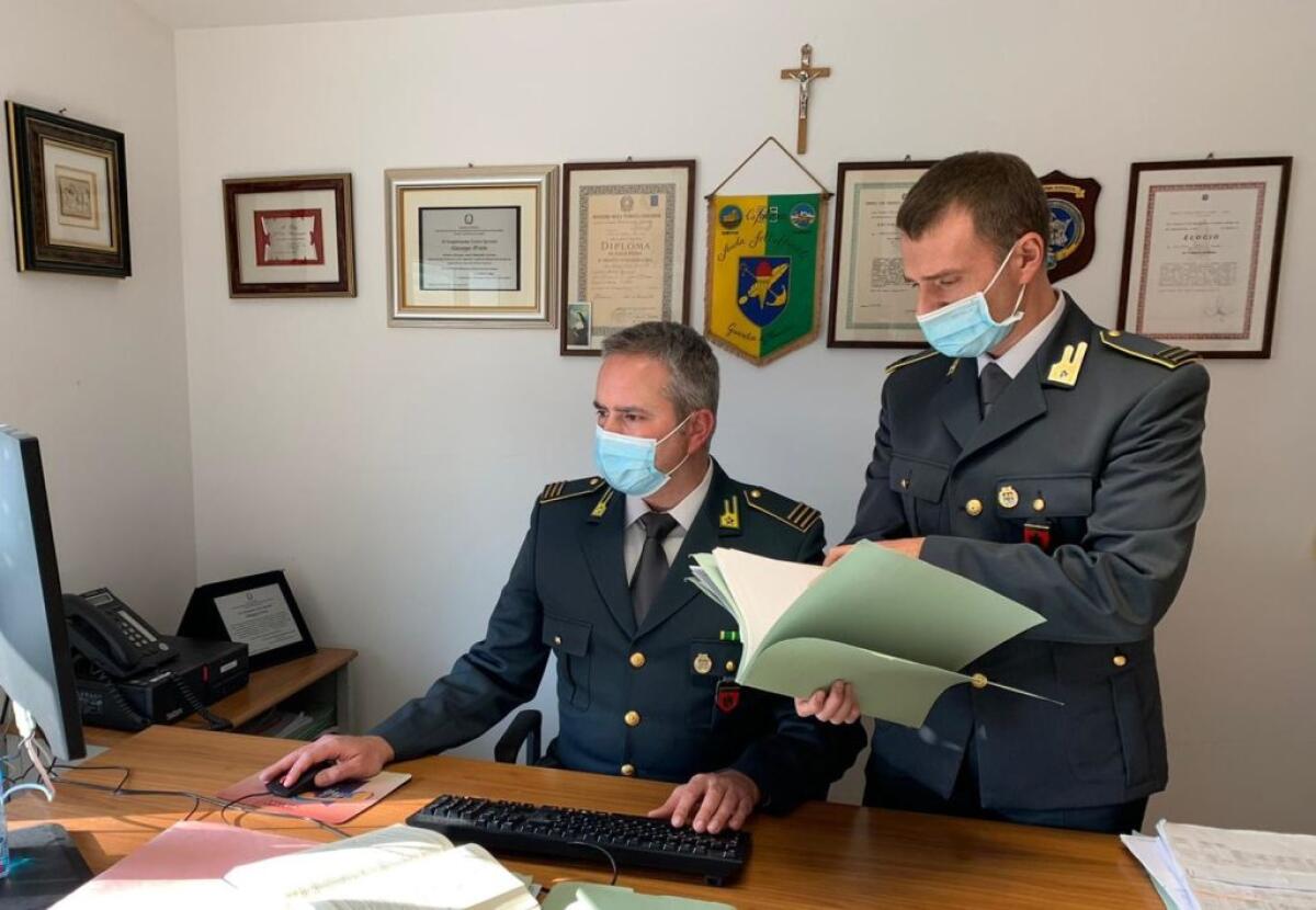 Denunciati 32 furbetti del Reddito di cittadinanza nel Catanese, anche mafiosi - 