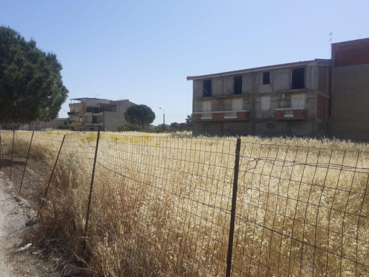 Sterpaglie e aree incolte, mancano interventi a Settefarine - La zona di via Mendelsshon