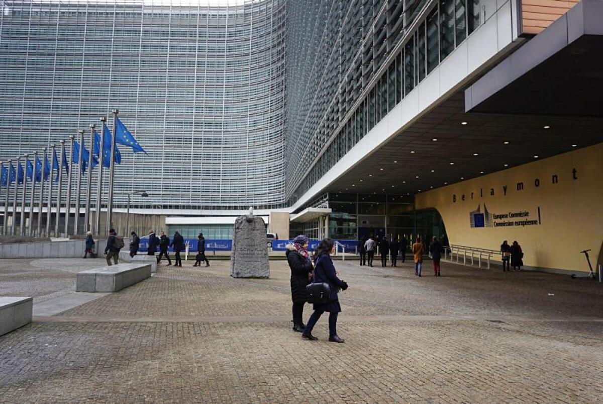 Commissione Ue taglia stime di crescita, Pil 2022 al 2,7% - 
