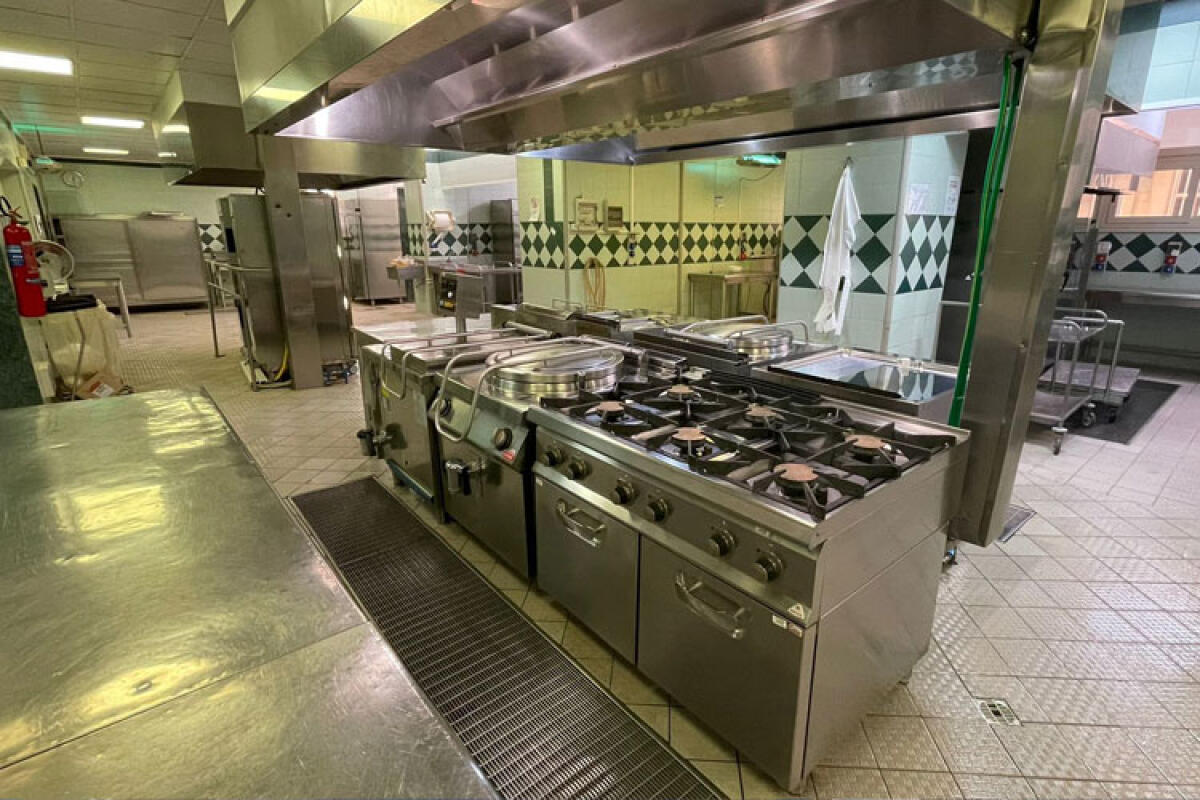 La mensa dell’ospedale “non è esente da criticità”, l’Asp è pronta a privatizzarla - Nella foto: la cucina dell'ospedale di via Palazzi.