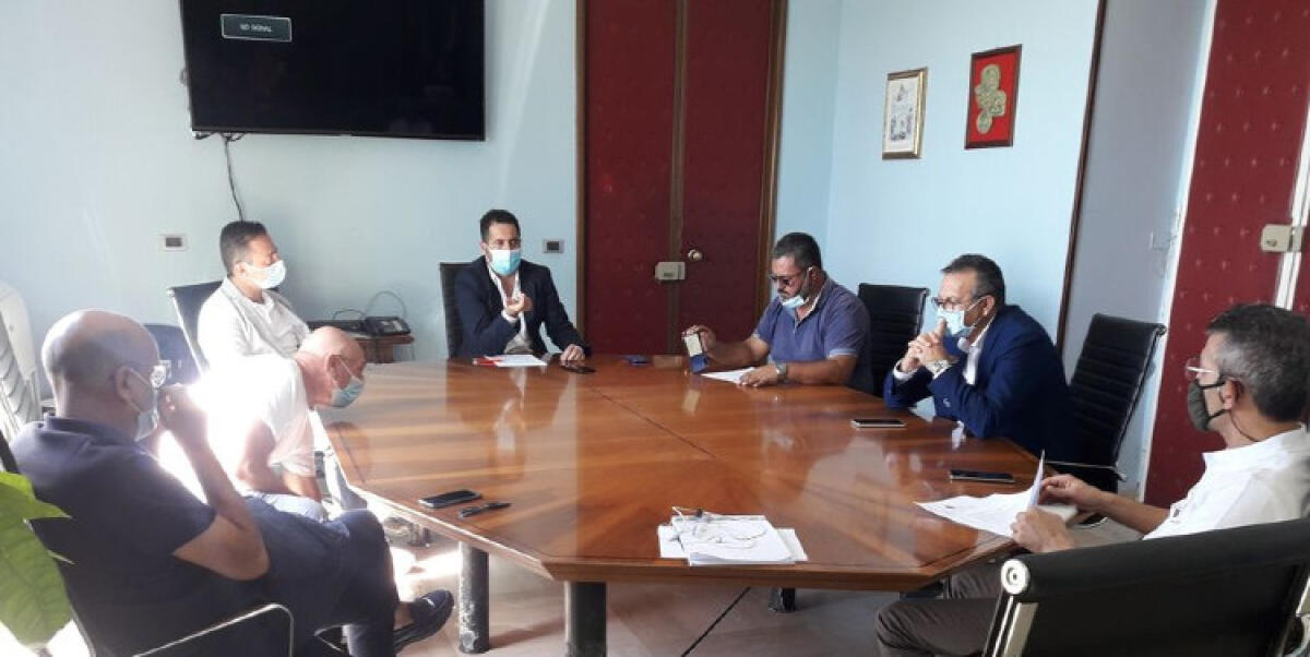 Suolo pubblico, organizzazioni datoriali critiche: "Si aumenta con il gioco delle tre carte" - Un incontro tra amministrazione ed esercenti