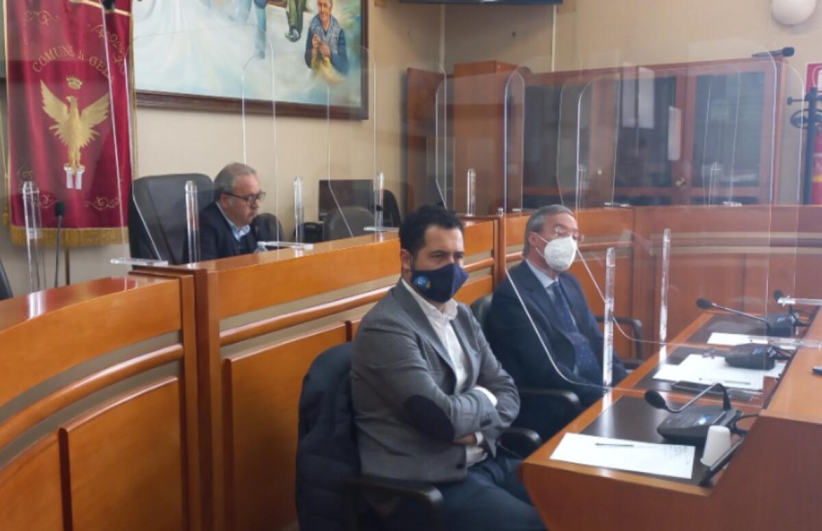 Pef e contratto Ghelas, rilasciati i pareri dei revisori: pro-Greco alla prova d'aula - Greco, il presidente del consiglio comunale Salvatore Sammito e il vicesindaco Terenziano Di Stefano