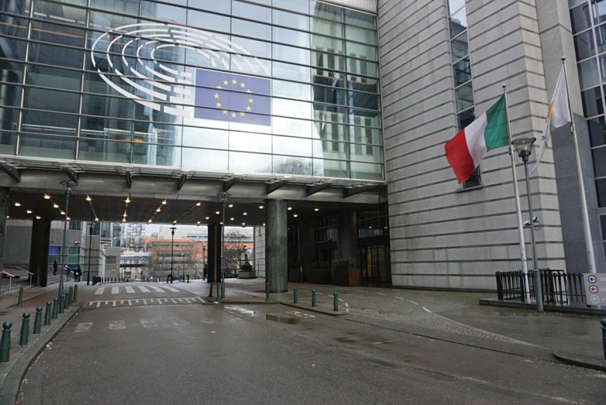 Parlamento Ue, concedere status candidatura a Ucraina e Moldova - 