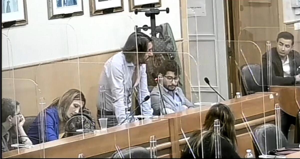 Opposizione contro il "comandante" Greco: "Decide solo lui, cercasi maggioranza" - 