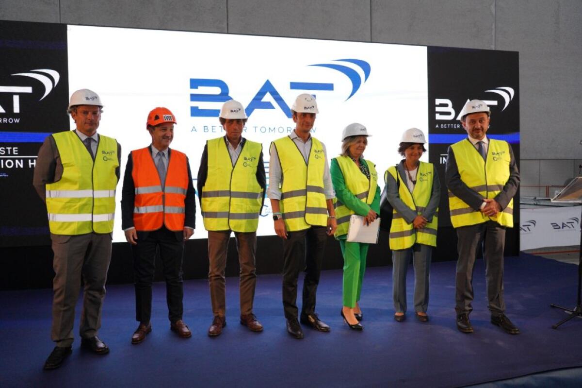 Trieste, completato il tetto del nuovo centro di produzione di BAT - 