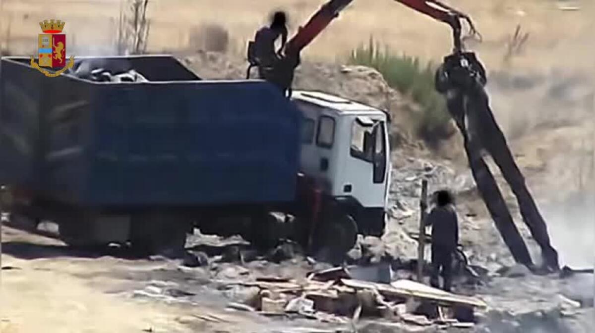 Smaltivano e bruciavano rifiuti pericolosi, altri quattordici indagati: scattano sequestri - 