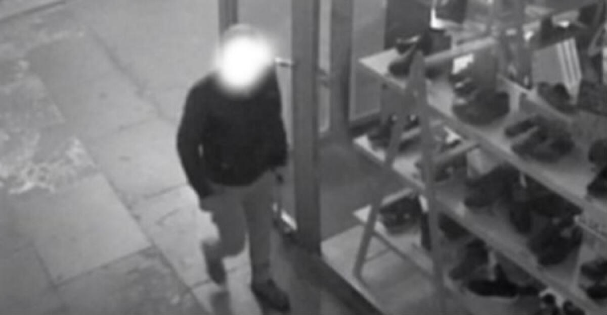 Settantenne rapinato e minacciato con un coltello alla gola, 41enne accusato è irreperibile - Immagini di repertorio