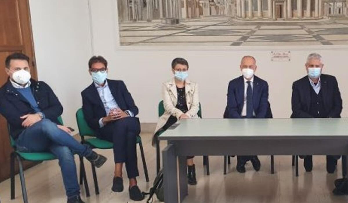Rischi voto pilotato, Pd e M5s dal prefetto: "Massima attenzione, grazie anche a procura" - Esponenti di Pd e M5s sono stati ricevuti dal prefetto Armenia (immagini di repertorio)