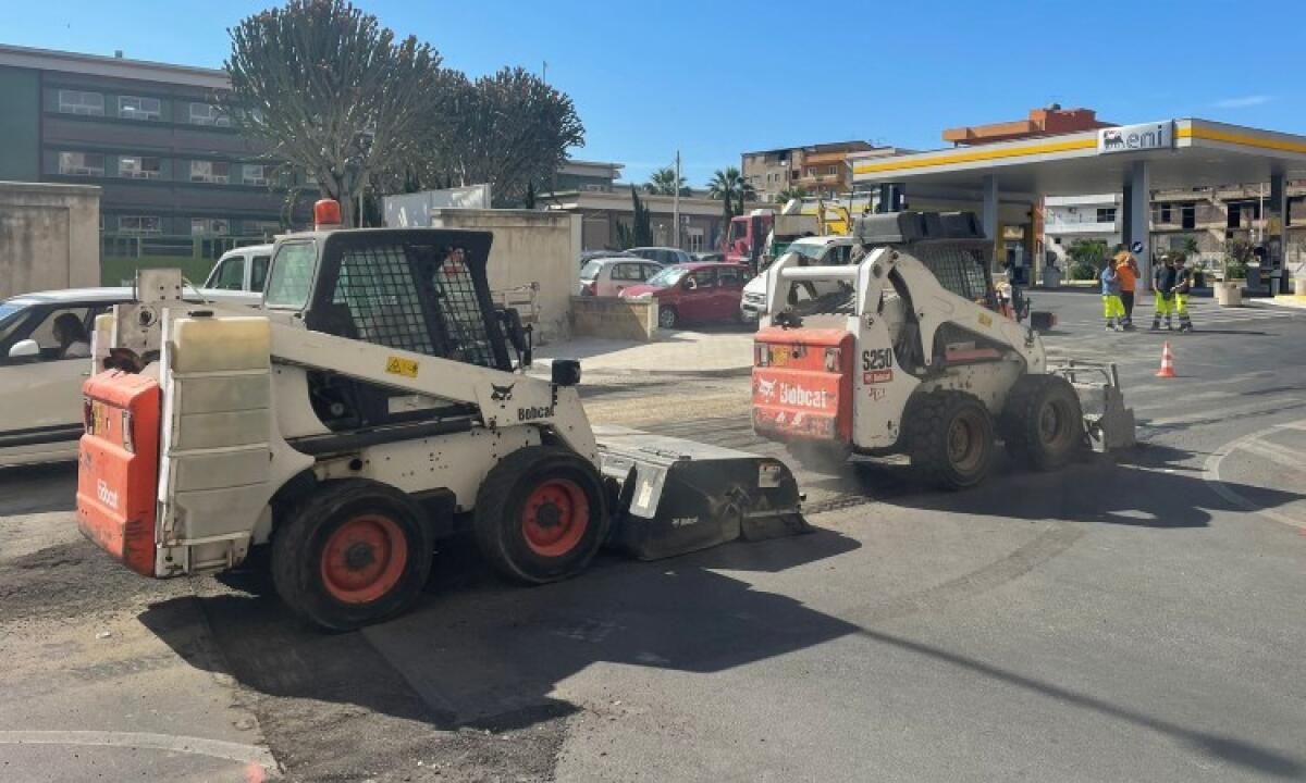 Sopralluoghi per i ripristini stradali, interventi effettuati in via Niscemi - Lavori di ripristino in via Niscemi