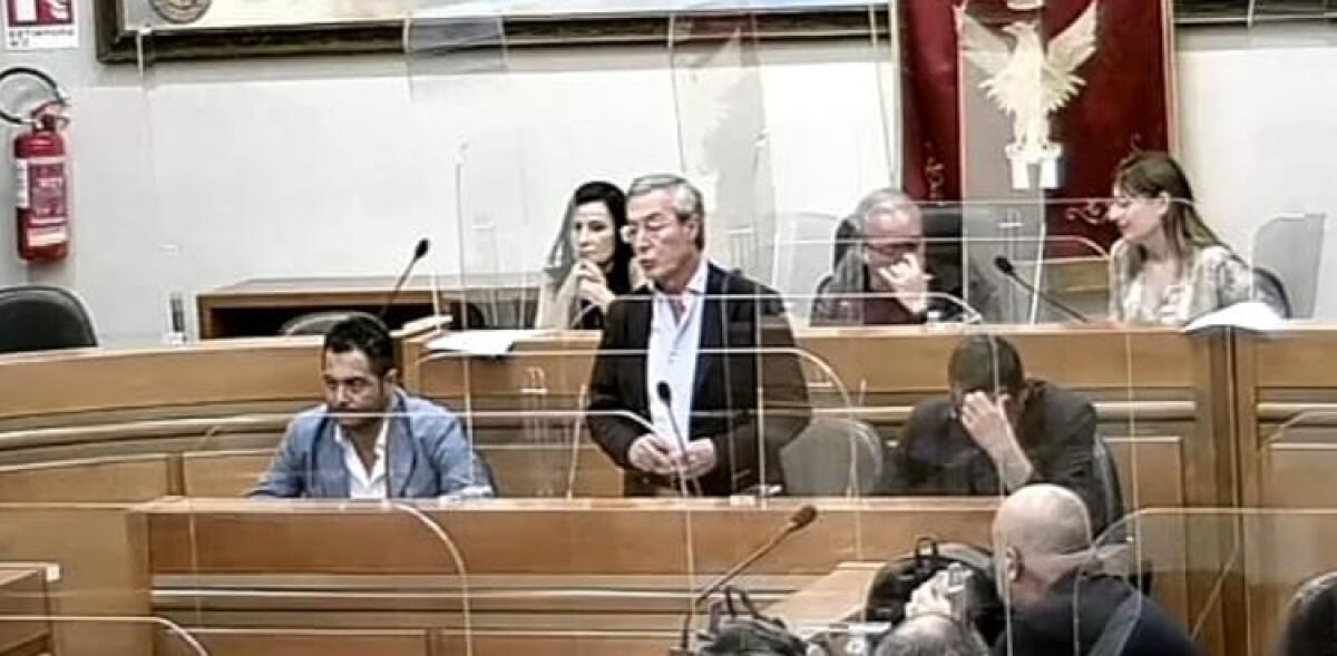 Greco archivia Malluzzo e Iv: "Andiamo avanti, inizio subito con l'interim all'ambiente" - Greco in consiglio