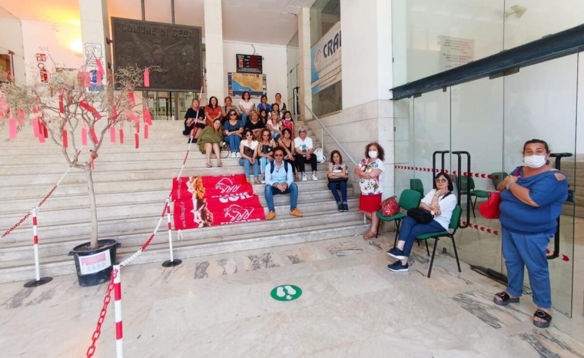 Refezione scolastica, prosegue sit in lavoratrici: "Garanzie per il servizio" - 