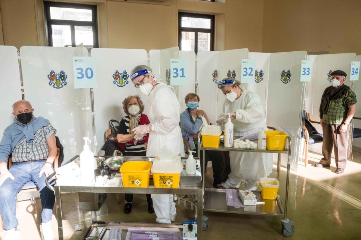 Covid, 18.678 nuovi casi e 26 decessi nelle ultime 24 ore - 