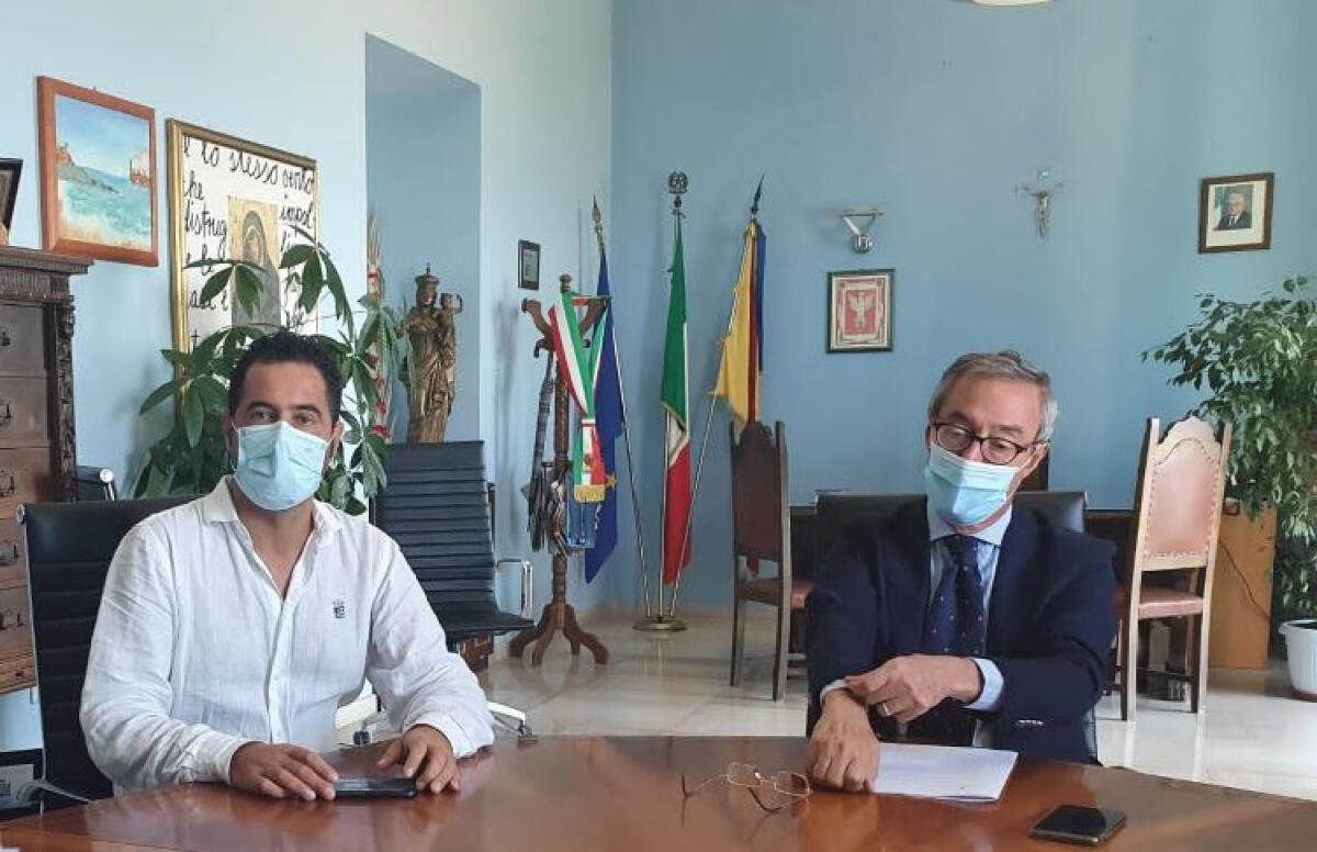 Civici spingono per confronto, tavolo necessario: FI, Pef e Tari, tanti punti di crisi - Il sindaco Lucio Greco e il vice sindaco Di Stefano