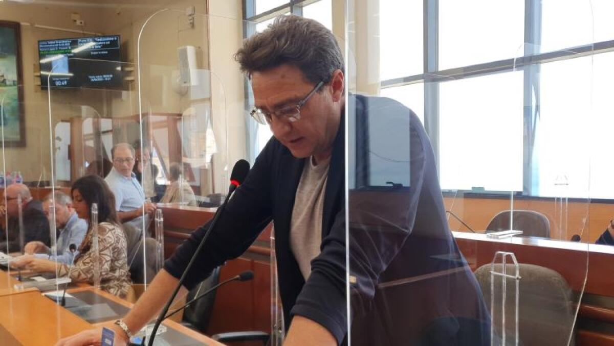 "Su impianto rifiuti in aula assenze strategiche", Faraci: "Un tavolo senza passerelle" - Il consigliere comunale Rosario Faraci presiede la commissione sviluppo economico