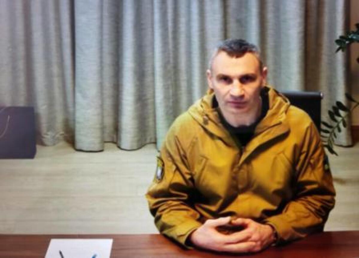 Ucraina, Kiev ancora sotto attacco. Sindaco “Persone sotto le macerie” - 