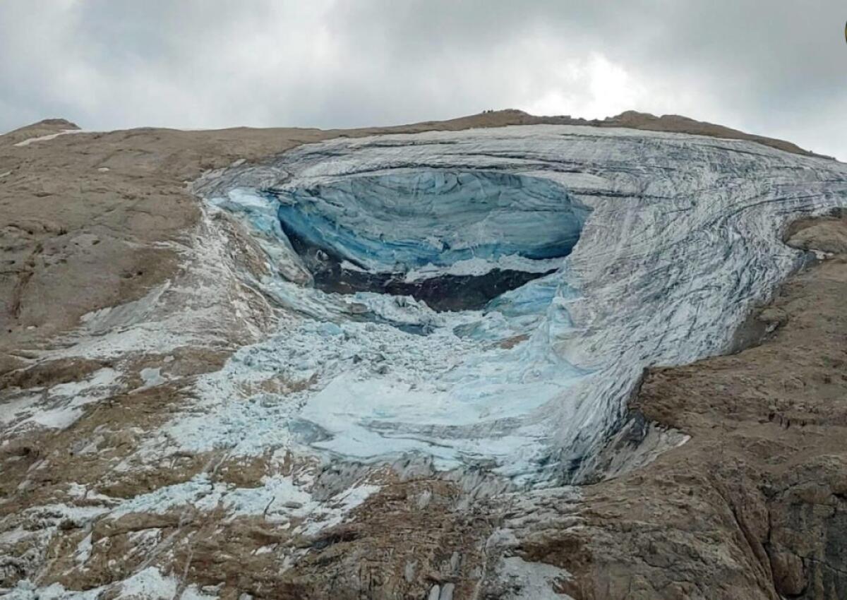 Marmolada, le ricerche dei dispersi continuano con droni ed elicotteri - 