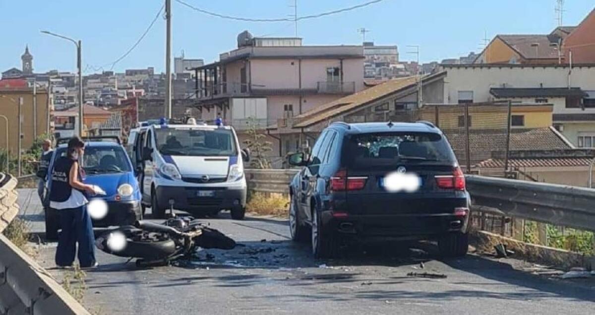 Schianto a Settefarine, centauro ha riportato gravi ferite: coinvolta anche una Bmw - L'impatto a Settefarine