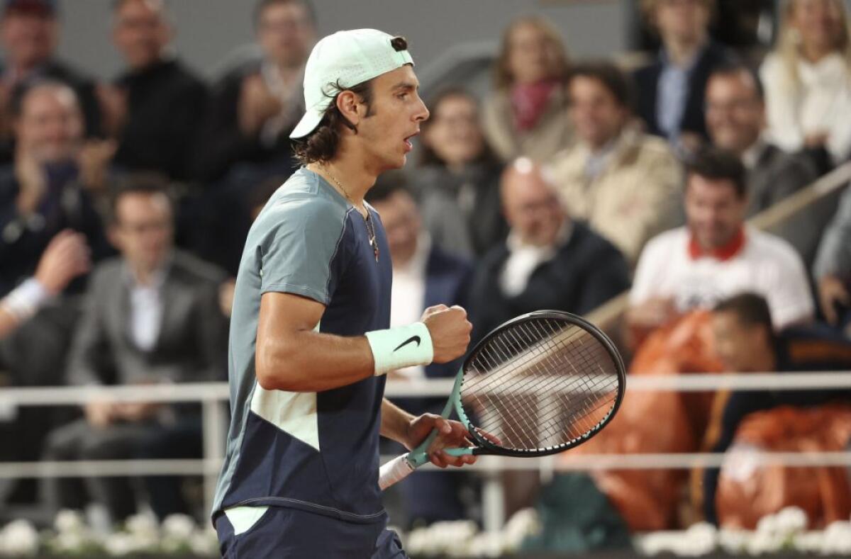 Tennis, Musetti batte Alcaraz in finale e trionfa ad Amburgo - 
