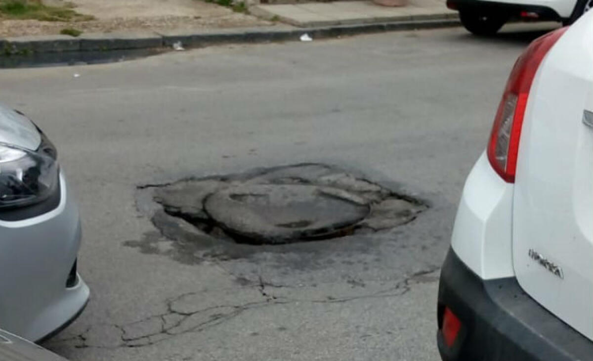 Un tratto di strada sul lungomare rischia di cedere, disposti lavori d'urgenza - Immagini di repertorio