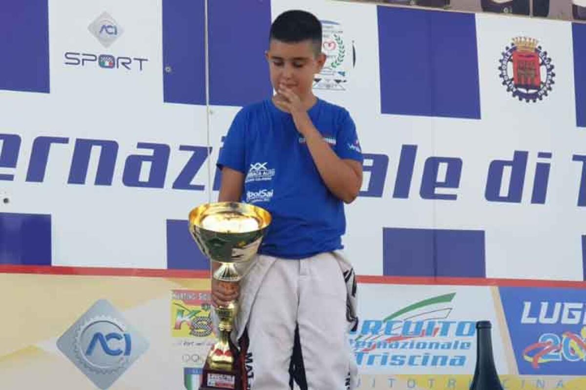 Kart, Matteo Bagnato domina a Triscina per l'ottava del campionato regionale - Nella foto in alto: Matteo Bagnato sul gradino più alto del podio a Triscina.