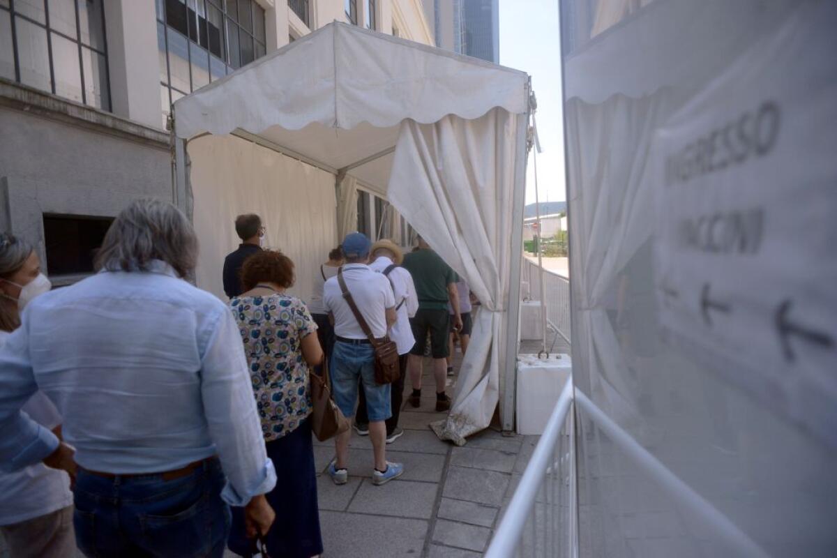 Covid, sono 88.221 i nuovi positivi, 253 le vittime - 
