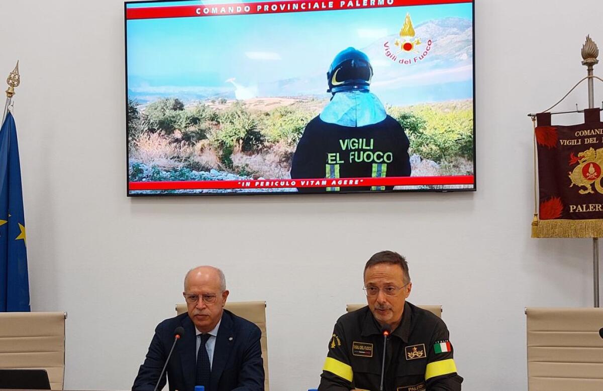Palermo, i Vigili del Fuoco presentano il Vademecum sugli incendi boschivi - 
