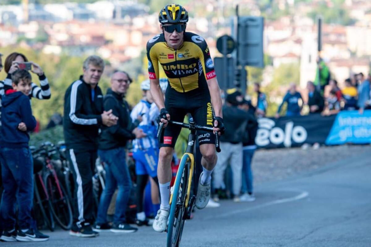 Vingegaard vince 11^ tappa al Tour ed è nuova maglia gialla - 
