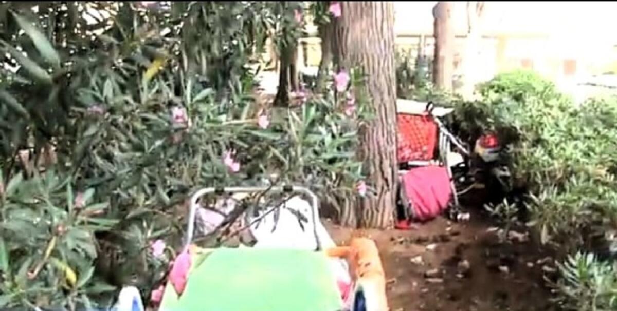 Stazione nel degrado, avviso per i lavori di manutenzione straordinaria: previsti interventi - Il giardino pubblico trasformato in discarica 