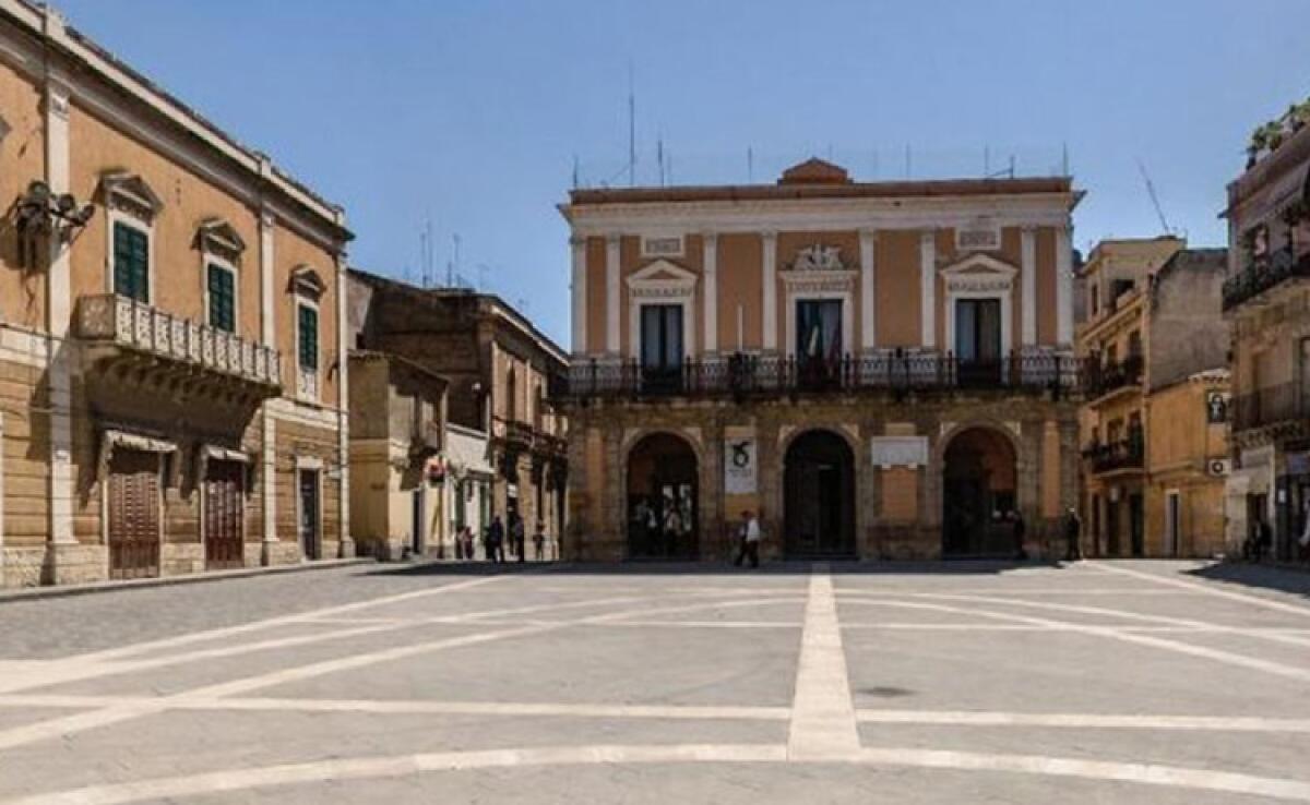 "Incarichi legali a professionisti vicini", a giudizio anche Conti e l'ex sindaco La Rosa - 
