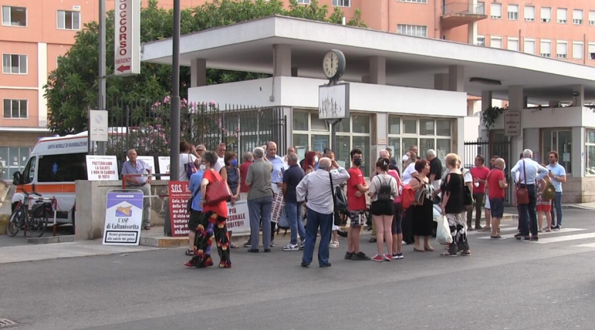 "Salviamo l'ospedale", sit-in contro i tagli: manca la città - 
