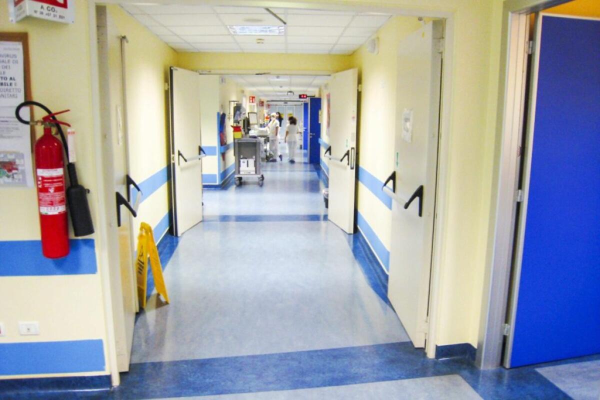 Covid, il ministero della salute esorta le regioni a potenziare i posti letto degli ospedali - 