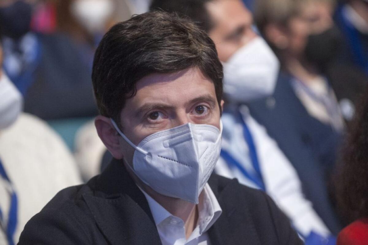 Covid, Speranza “Sfida ancora aperta, contagi in aumento” - 