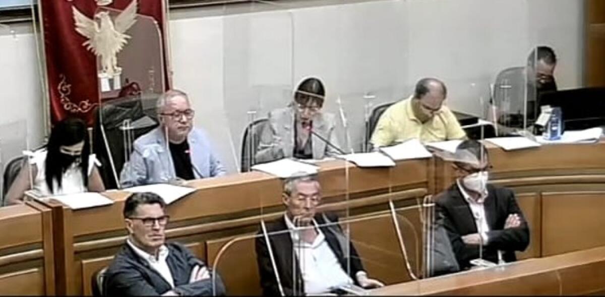 Pro-Greco ancora senza numeri in aula, botta e risposta Casciana-sindaco su consulente - Il sindaco e gli assessori Giordano e Liardi