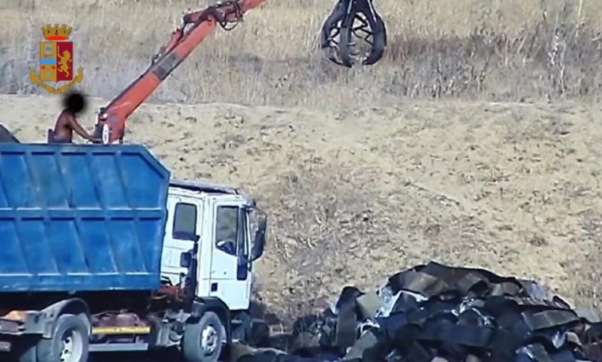 Rifiuti pericolosi bruciati a Passo di Piazza, indagati dal gip: tre non parlano - 