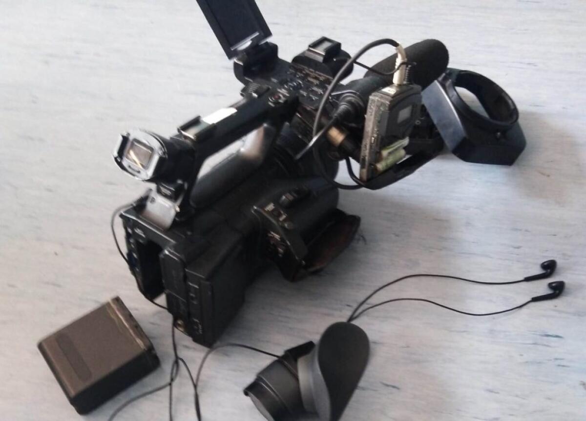 Operaio cade da un'impalcatura di un cantiere, aggredita la troupe di Rete Chiara - 