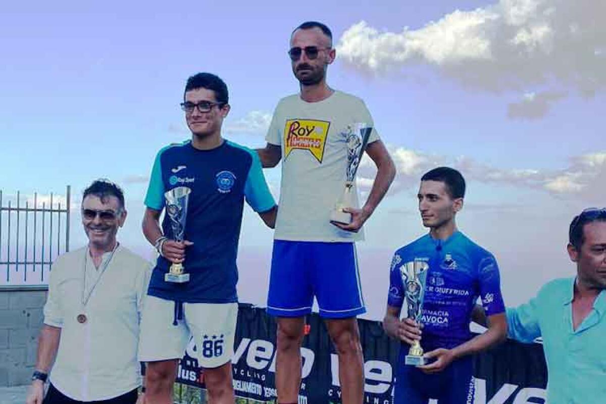 Ciclismo, Cascino sfreccia alla "Nuziata-Puntalazzo" e avvicina il crono di Nibali - 