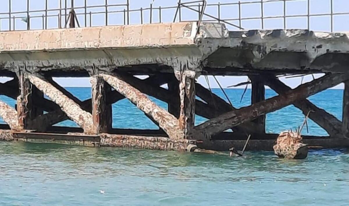 Area pontile interdetta, oggi interventi di sgombero: struttura rischia nuovi crolli - Struttura in condizioni ancora più precarie