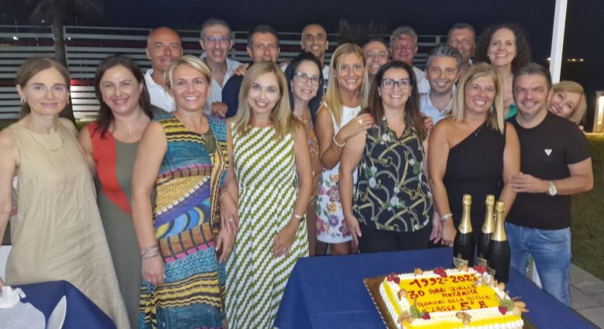 Trent'anni dal diploma per la 5E del "Vittorini", anniversario festeggiato dagli ex alunni - 
