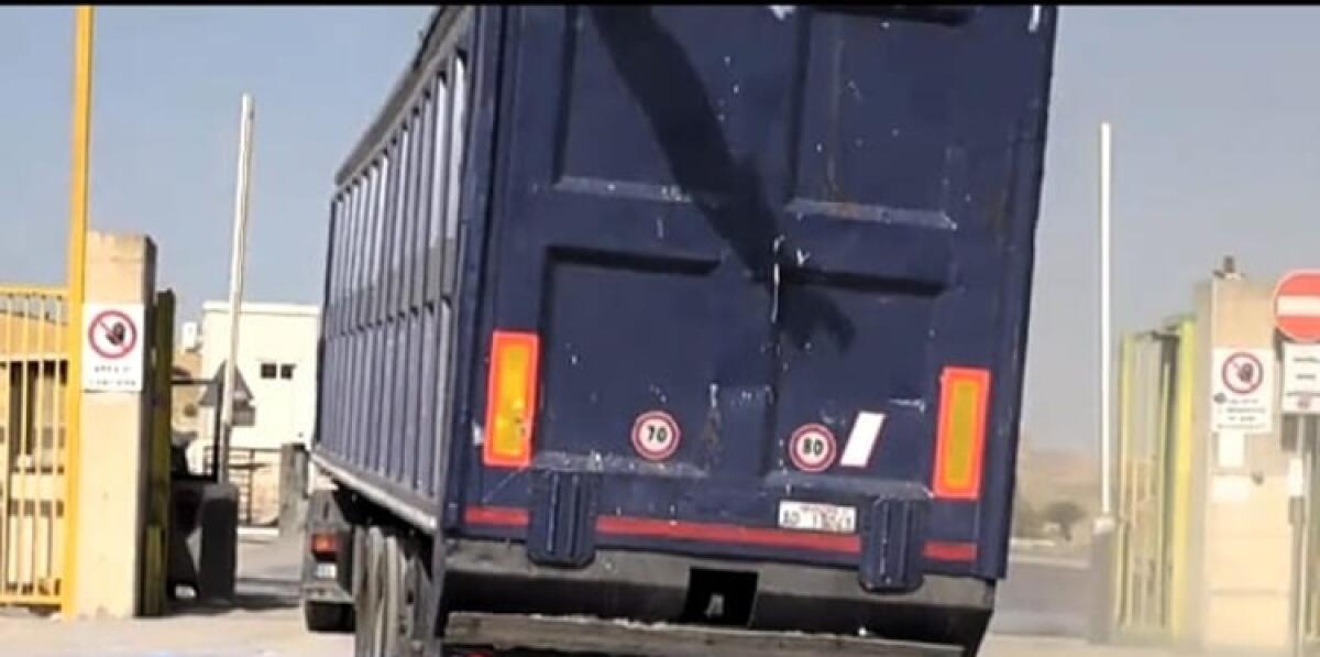 Timpazzo, stretta sui conferimenti ulteriori: "Sicula riduca i quantitativi" - Compattatori a Timpazzo