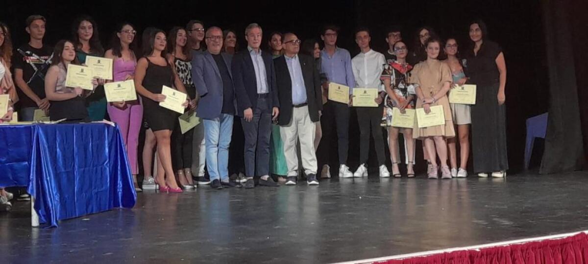 Attestato di merito per i 150 centisti gelesi - 