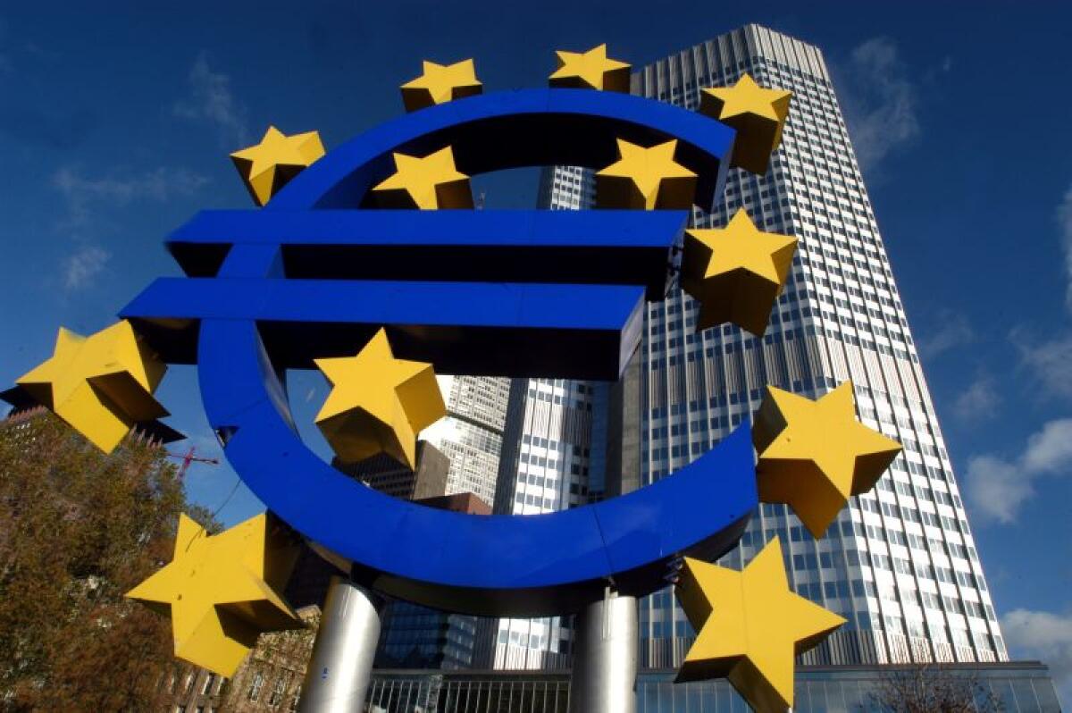 Bce, rallentamento della crescita getta ombre su prospettive - 