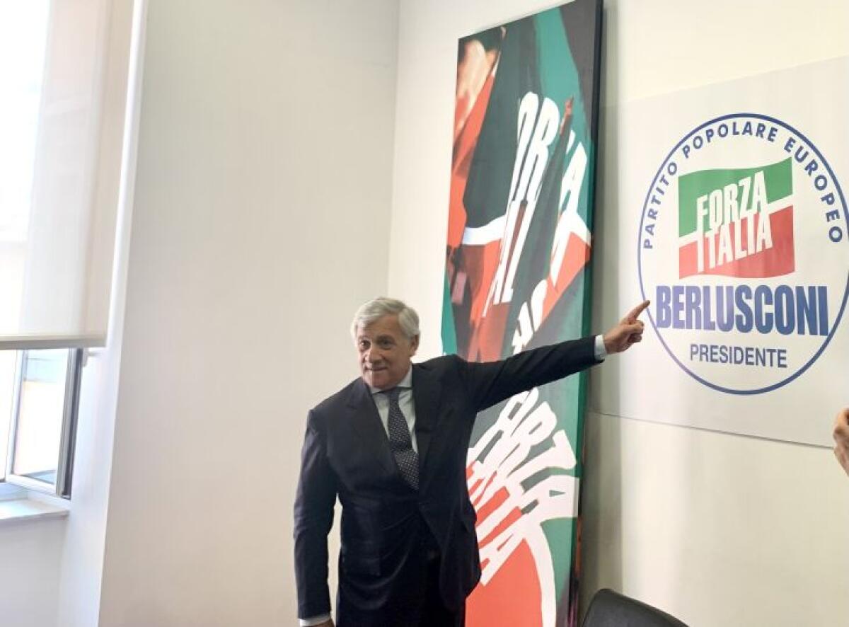 Elezioni, nel simbolo Forza Italia riferimento a Ppe e nome Berlusconi - 