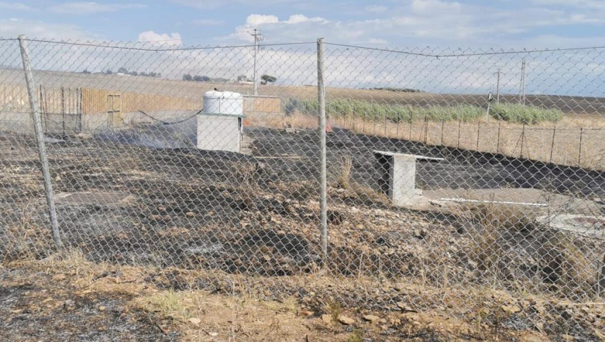 Fiamme in contrada Zai, il rogo ha causato danni al kartodromo - L'incendio ha danneggiato il sistema idrico