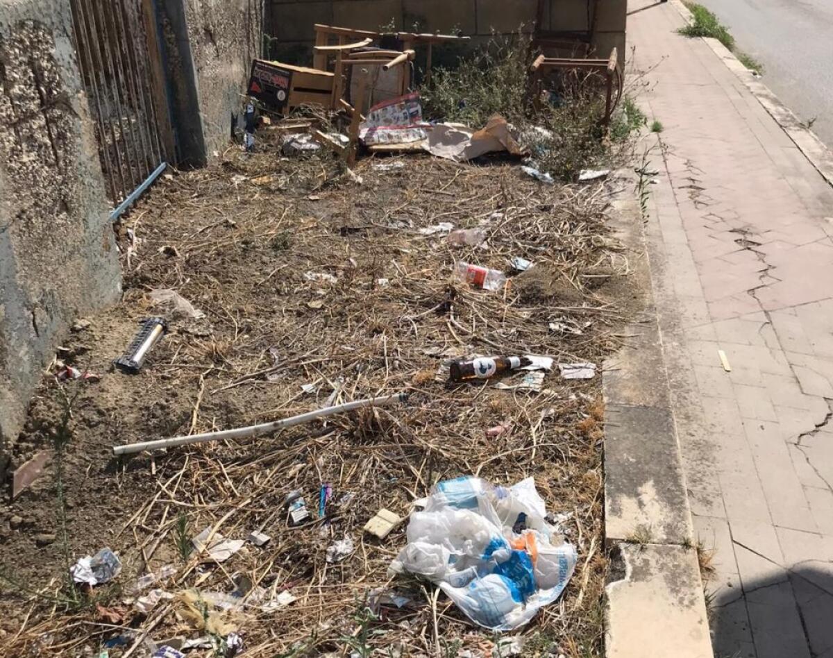 Via Australia, "tagliata fuori dagli interventi di pulizia": residenti preoccupati - 